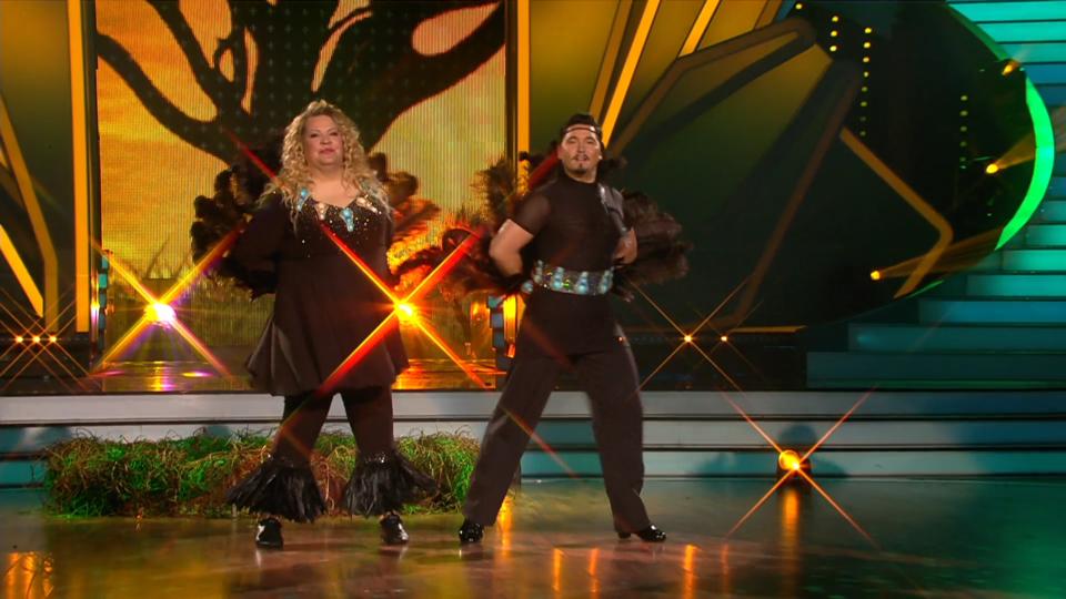 Let's Dance 2020: Das Viertelfinale Ilka Bessin & Erich Klann tanzen im Federkleid Samba