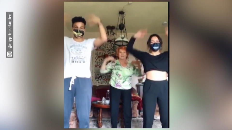 TikTok-Video zum Muttertag Prince Damien schwingt die Hüfte mit seiner Oma