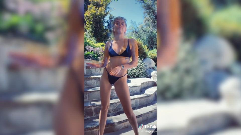 Zum 1. Mal seit der Quarantäne Miley Cyrus zeigt sich wieder im Bikini