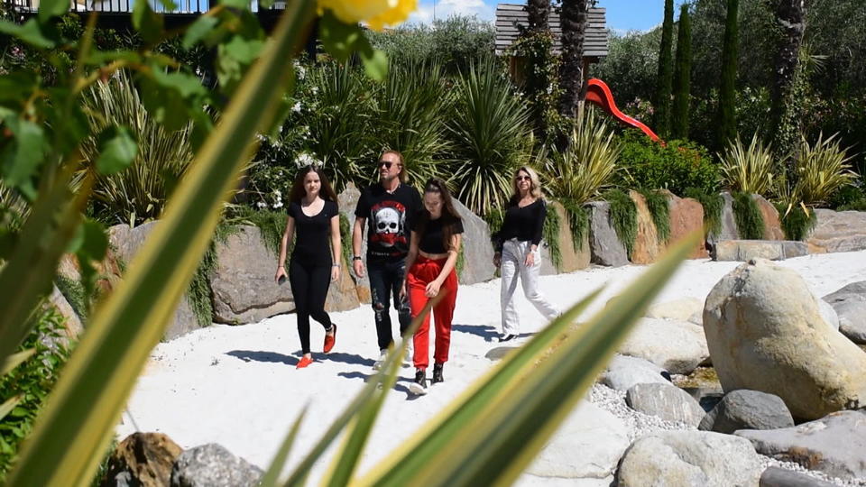 Carmen, Robert und die Kinder Die Geissens machen Urlaub in Italien