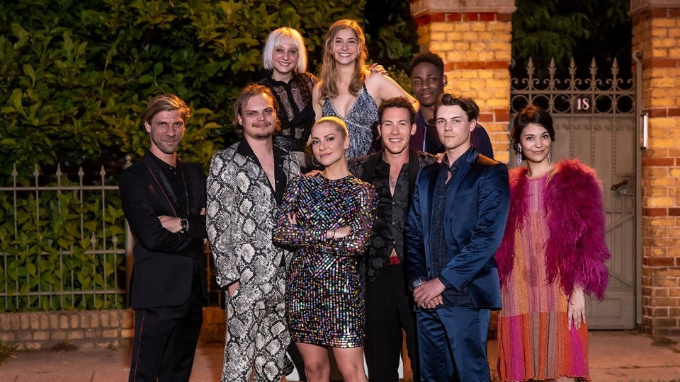 Der Cast stellt sich vor Drehstart zur neuen Serie "SUNNY - Wer bist du wirklich?"