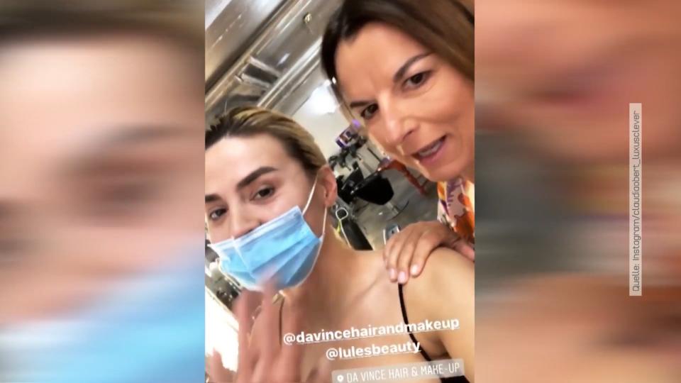 Schulmädchen-Look Claudia Oberts Glow up mit etwas Schminke