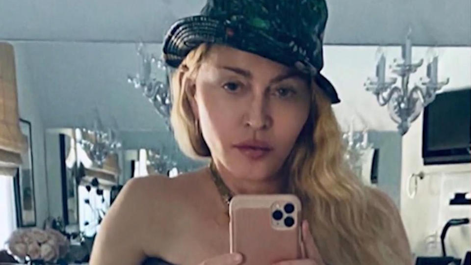 Heißes Nacktfoto von Madonna Madonna zeigt sich mit nackter Brust