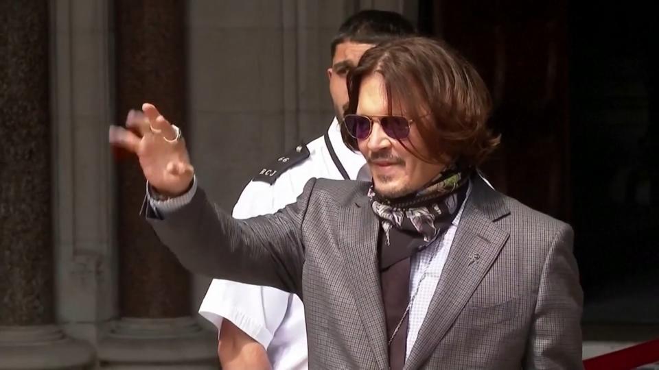 Er spricht von einer zweiten Person Hat Johnny Depp eine gespaltene Persönlichkeit?