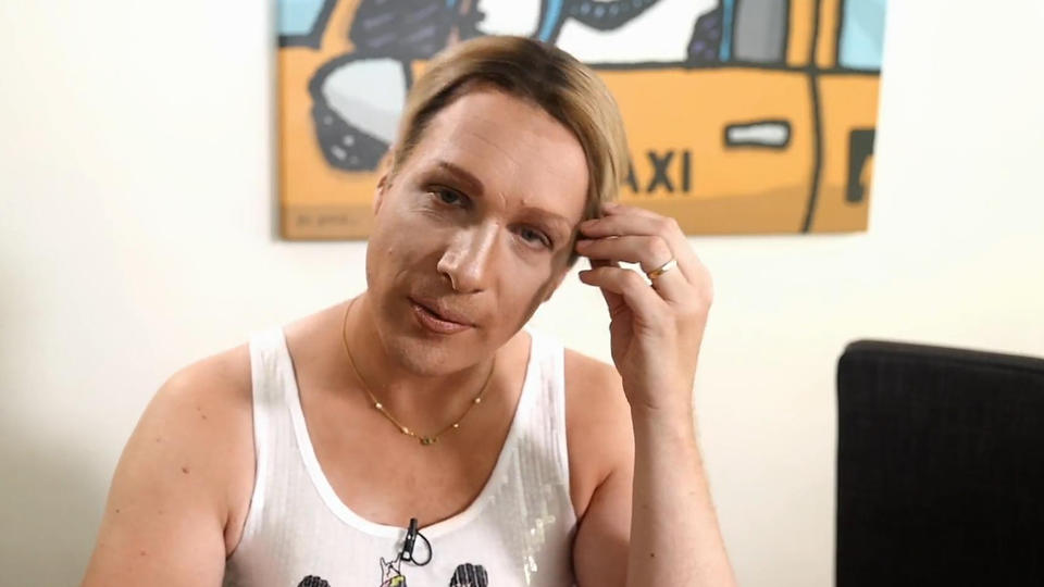 „Pocher – gefährlich ehrlich!“ Oliver Pocher gibt die Gerda Lewis