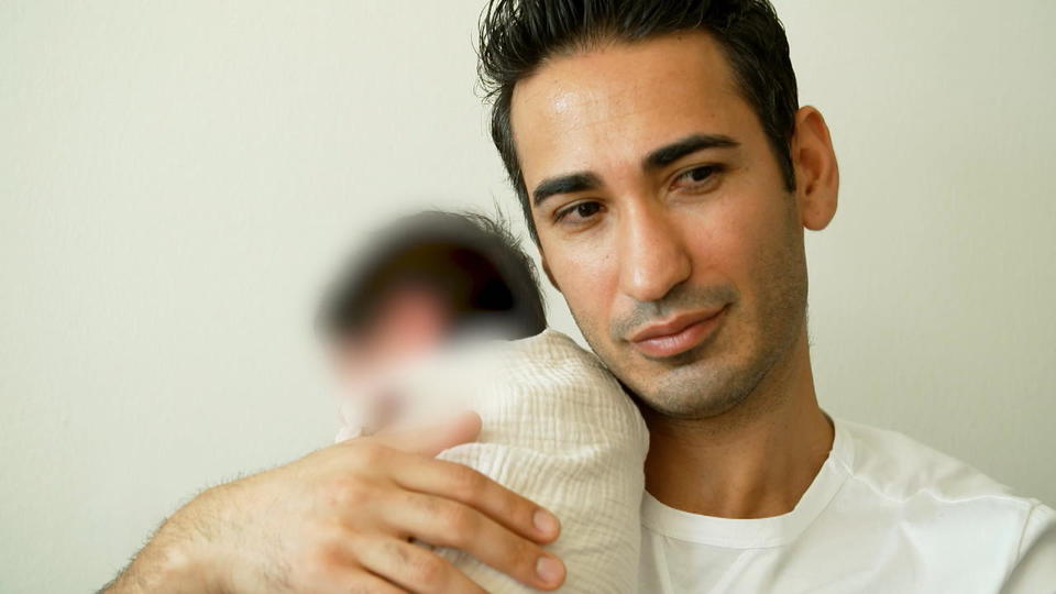 Zuhause beim Ex-Fußballer Umut Kekilli zeigt uns sein Töchterchen
