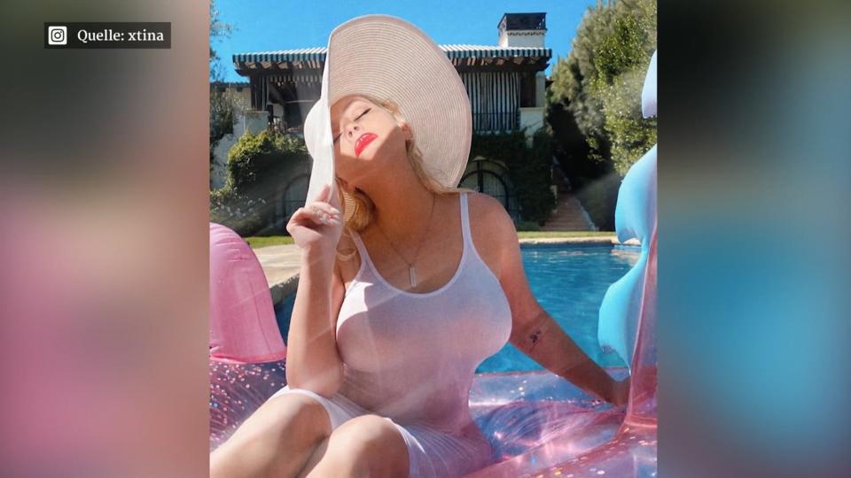 Grüße aus dem Pool! Christina Aguilera braucht eine Abkühlung