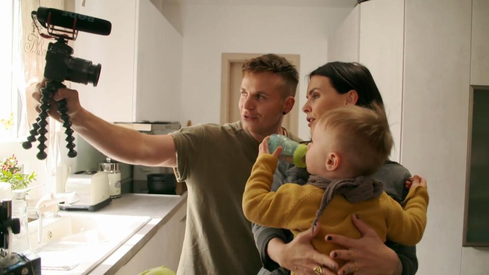 Patchwok-Paar meets Promi-WG Denise Kappes & Henning Merten entern das Sommerhaus