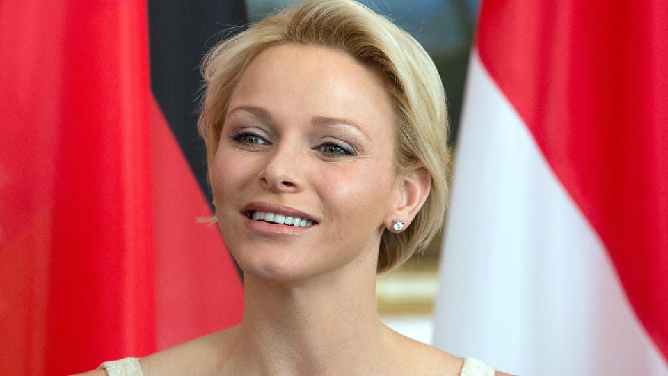 Charlène von Monaco: Völlig erschöpft Charlène von Monaco sucht Halt bei Prinz Albert