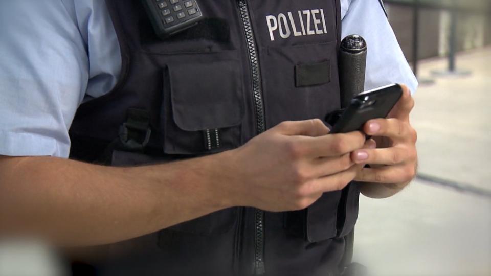 Rechtsextreme Whatsapp-Chats Polizisten schickten sich Bilder von Hitler und Gaskammern