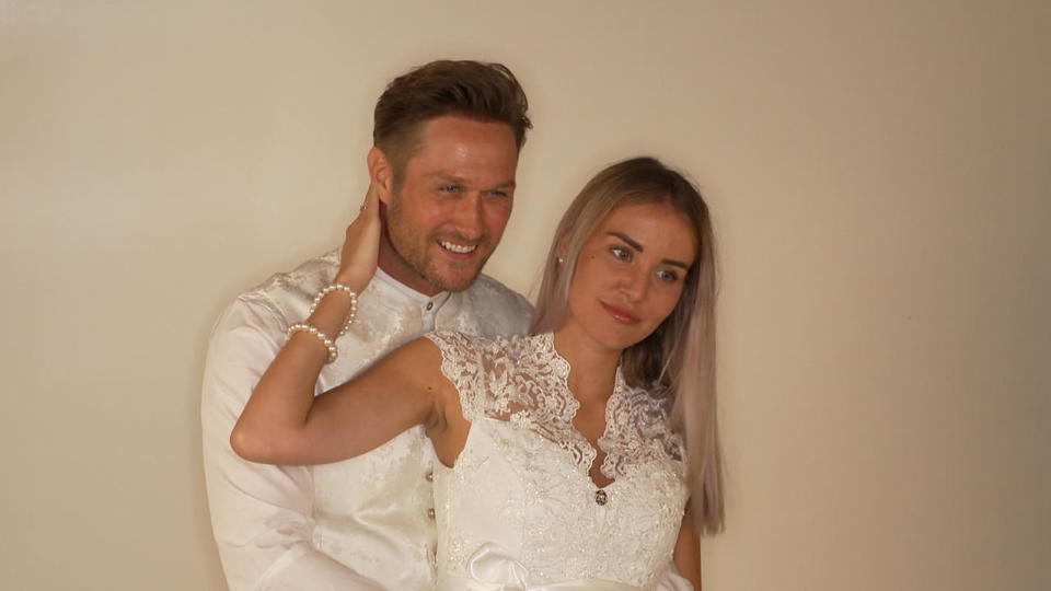 Es ist endlich raus! Nico Schwanz und Julia Prokopy im Baby-Glück