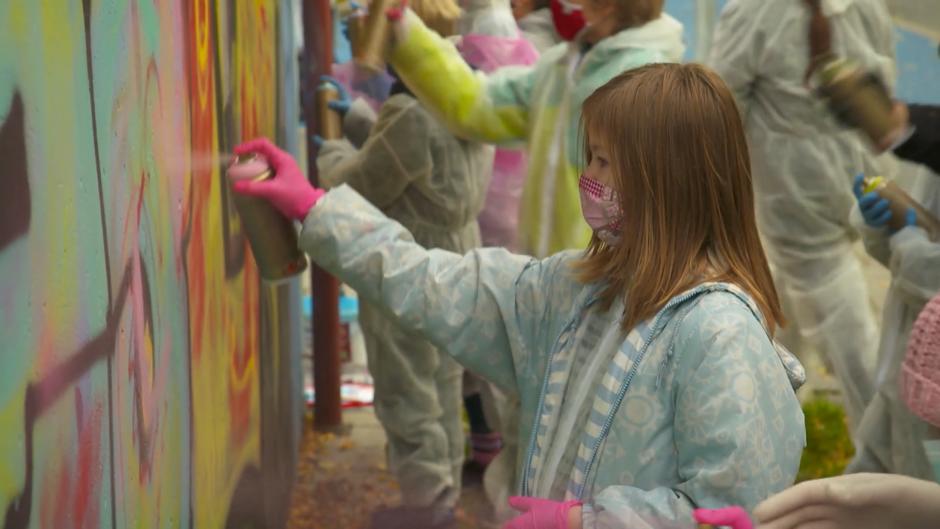Bunte Sprühaktion im RTL-Kinderhaus Gelsenkirchen Bunte Sprühaktion im RTL-Kinderhaus Gelsenkirchen