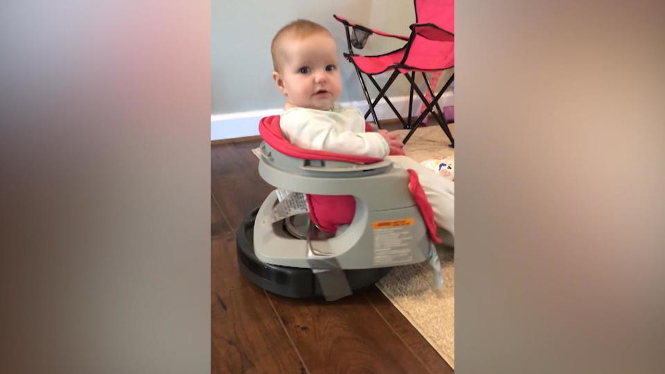 Auf so eine Idee kommt nur ein Papa Wie ein baby die Wohnung säubern kann