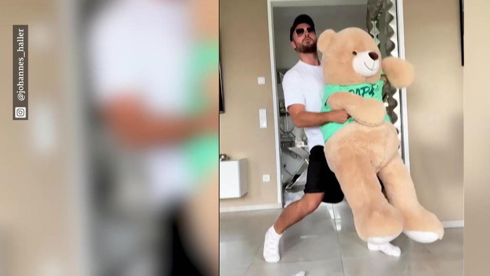 Johannes macht Blödsinn mit "Bäri" Johannes Haller allein zu Hause