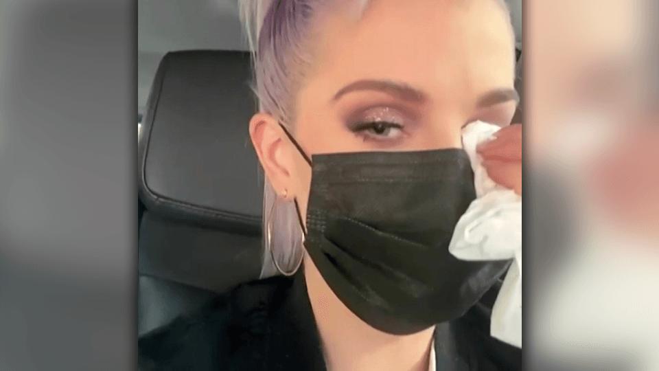 Ins Auge gegangen Kelly Osbourne: "Augapfel mit einem Mascara gekratzt"