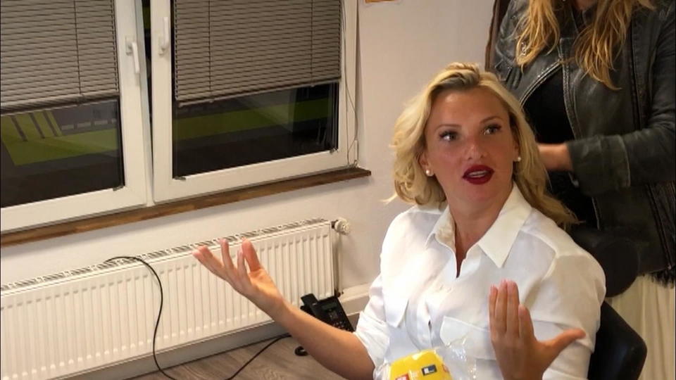 Promis fragen Promis Hier werden Evelyn Burdecki und Co. zu Reportern