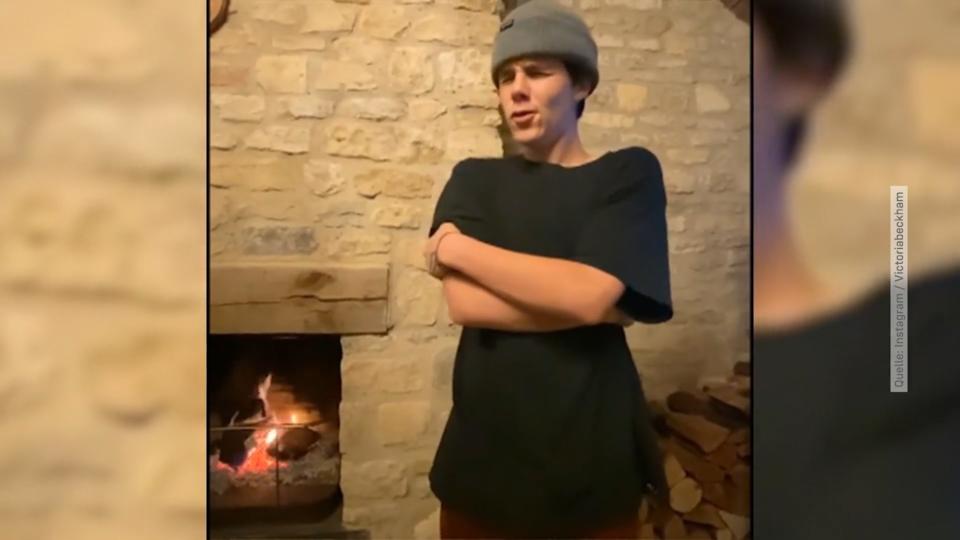 Kleines Ständchen zum 1. Advent Cruz Beckham singt für seine Familie