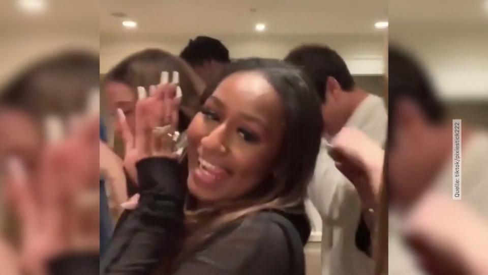 Spaß haben mit Freunden Sasha Obama tanzt sich durch TikTok