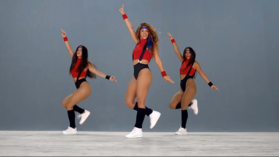 Im Musikvideo zu „GIRL LIKE ME“ Shakira begeistert im coolen 80er-Look
