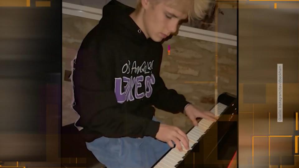 Musikalisch top, optisch flop?! Curz Beckham spielt Klavier und das Victoria dazu