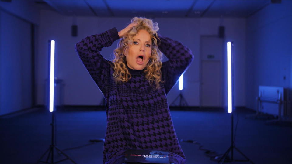 Können Sie erraten, welchen Begriff sie hier mimt? Katja Burkard macht "L wie lautlos"-Aktion