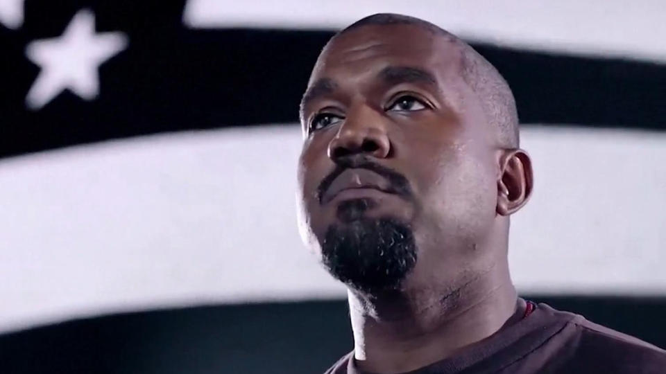 Zusammen im Privatjet Kanye West zeigt sich mit unbekannter Frau