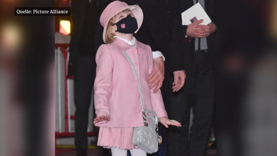 Von Kopf bis Fuß in Dior Gabriella von Monaco (6) sorgt mit Luxus-Outfit für Aufsehen