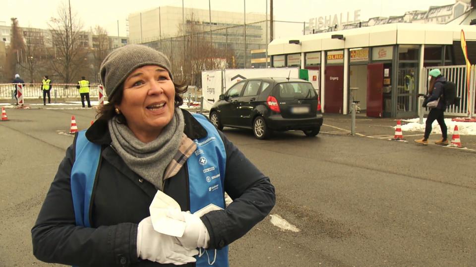 Sie hilft ehrenamtlich Impf-Engel Vera Int-Veen