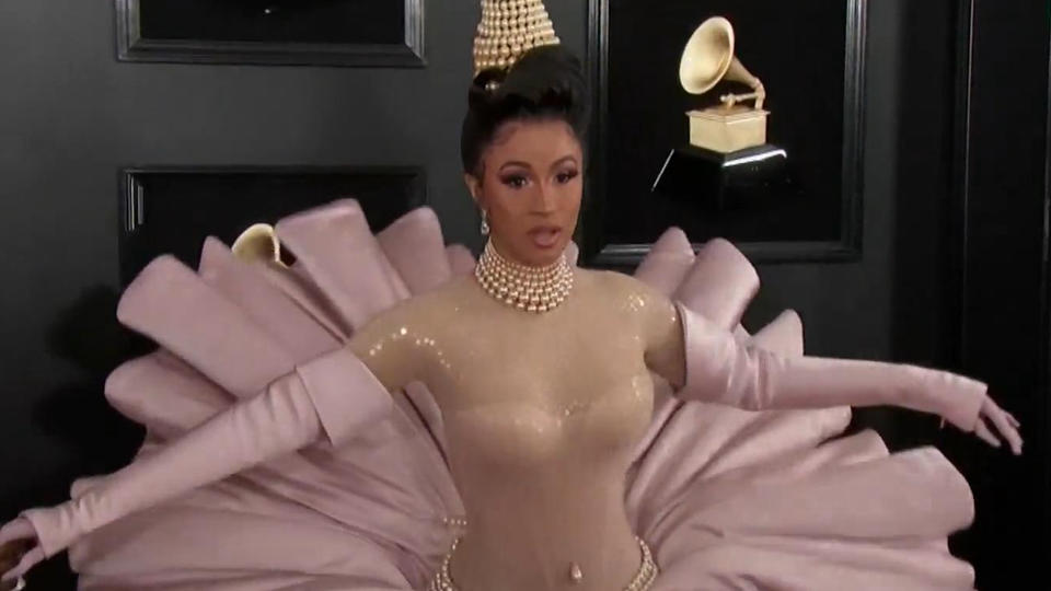 Morgens kein Red Carpet-Look Rapperin Cardi B. zeigt sich ungeschminkt