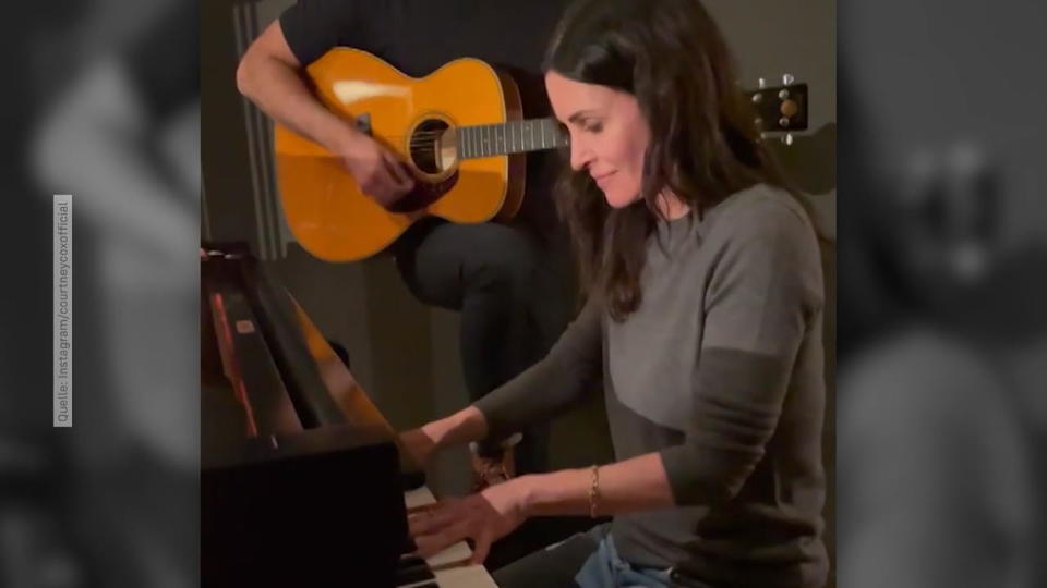 „Friends“: Courtney Cox spielt besonderen Song für ihre Fans