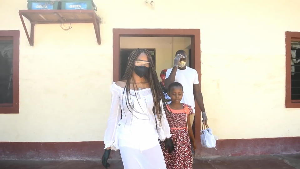 Supermodel in Kenia Naomi Campbell besucht Waisenhaus