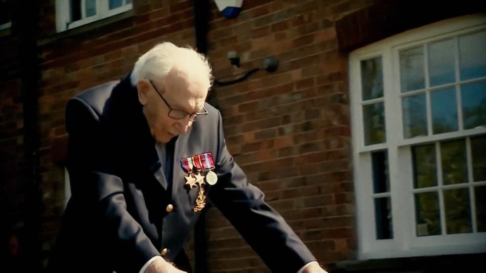 Captain Sir Tom Moore (100) sammelte Spenden Dafür wurde er von der Queen geehrt