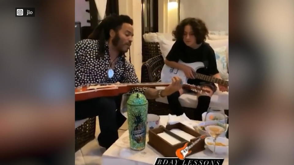 Zum 13. Geburtstag JLos Tochter bekommt Gitarrenunterricht von Lenny Kravitz