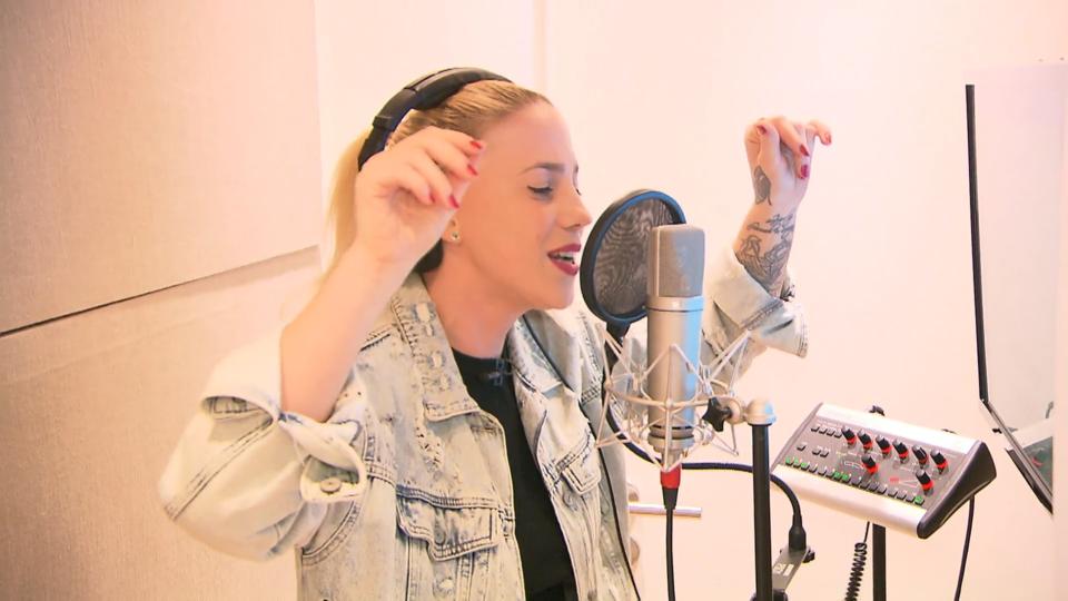Sie ist wieder da! LaFee macht jetzt Schlagermusik