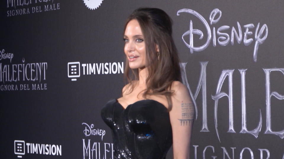 Erinnerung an Brad Pitt verkauft Angelina Jolie gibt Gemälde ab