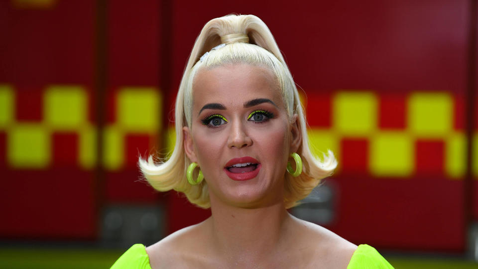 Normaler After-Baby-Body Katy Perry im Badeanzug