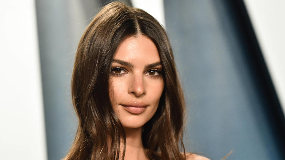 Model genießt das Mama-Sein Emily Ratajkowski: Intimes Stillfoto mit ihrem kleinen Sohn