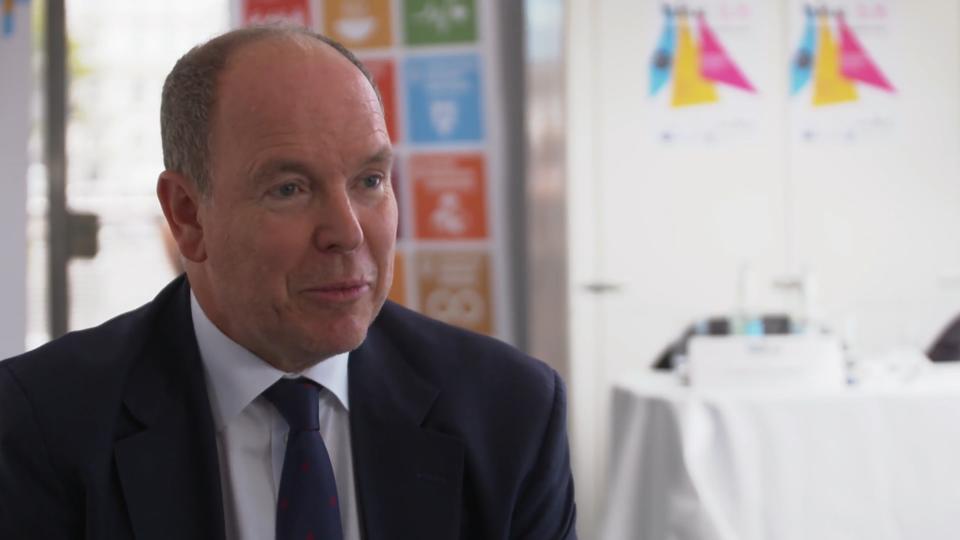 Oprah-Interview gefällt ihm nicht Fürst Albert übt Kritik an Harry und Meghan
