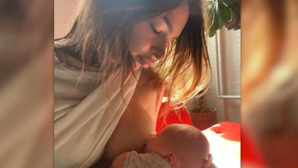 Fans sind geschockt Emily Ratajkowski: Trinkt sie während der Stillzeit?