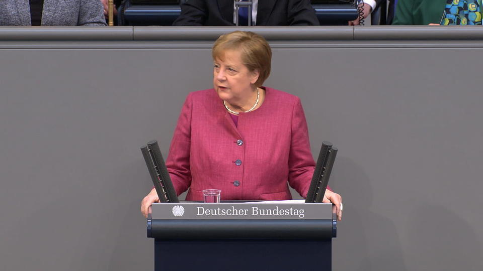 AfD stört Rede zur Corona-Notbremse im Bundestag Zwischenrufe unterbrechen Merkel - Schäuble schreitet ein