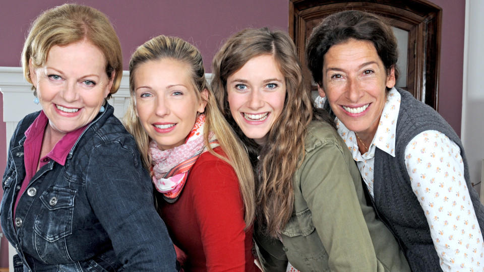 Frauen an und ausgezogen