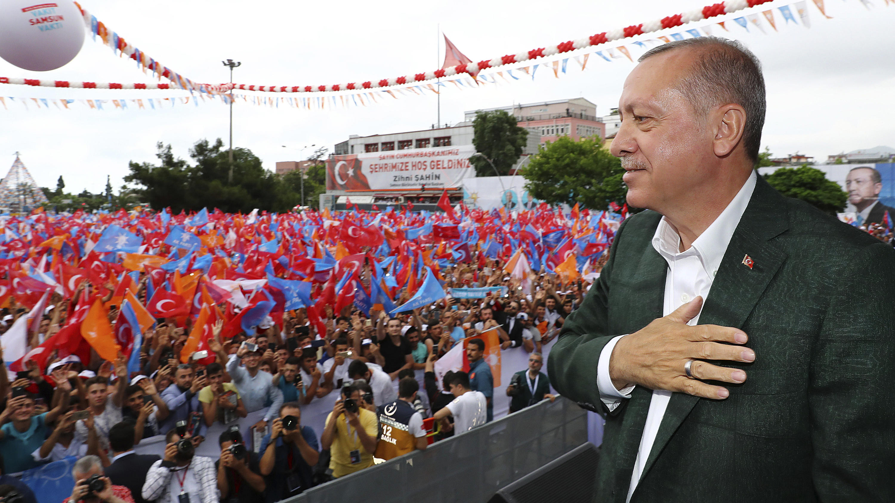 Turkei Wahl In Deutschland Endet Erdogan Kampft Um Die Letzten Stimmen