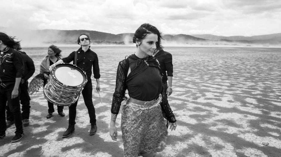 Linda Marlen Runge veröffentlicht heute mit ihrer Band "Lejana" die erste Single "Bullet" aus dem neuen Album "XII Bestias"