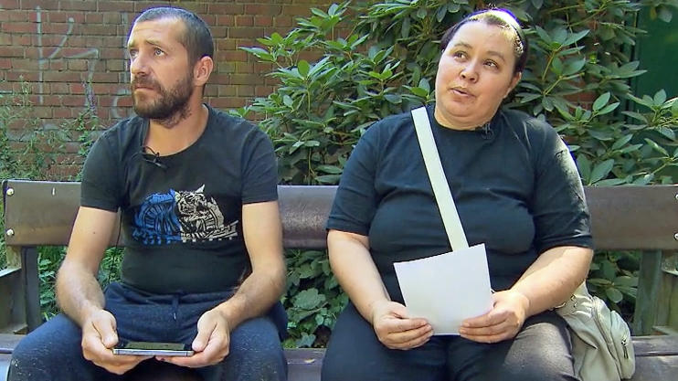 Die trauernden Eltern der getöteten Iuliana.