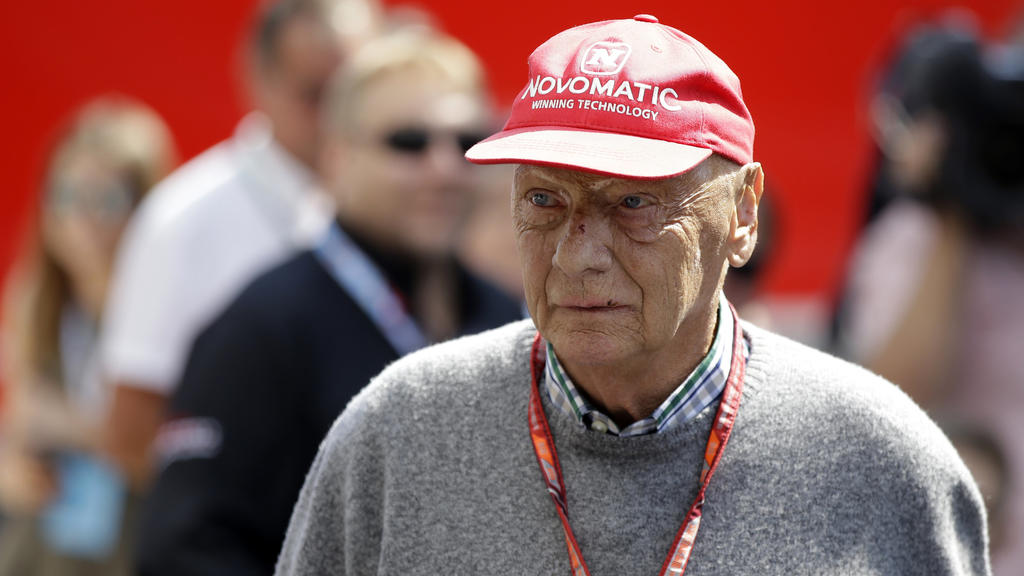 Der ehemalige Formel 1-Chef, Niki Lauda kommt vor dem Training in das Fahrerlager. Der Grand Prix von Großbritannien f