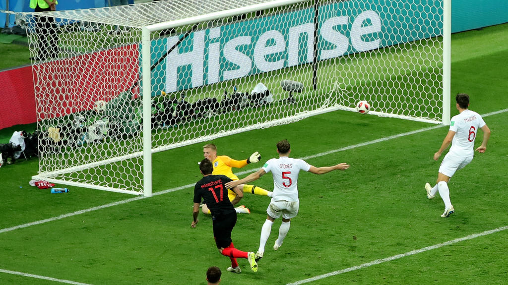 MOSCOW, RUSSIA - JULY 11: Mario Mandzukic of Croatia scores his team's second goal during the 2018 FIFA World Cup Russia Semi Final match between England and Croatia at Luzhniki Stadium on July 11, 2018 in Moscow, Russia. (Photo by Alexander Hassen