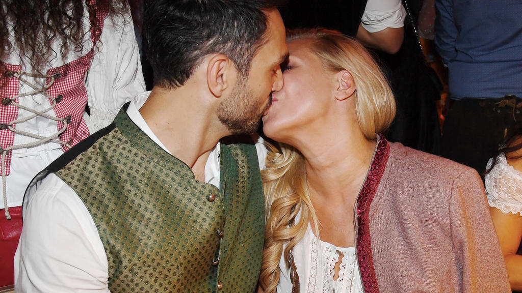 Auftakt at Oktoberfest or Wiesn in MunichFeaturing: Magdalena Brzeska mit neuem FreundWhere: Munich, GermanyWhen: 20 Apr 2016Credit: Starpress/WENN.com