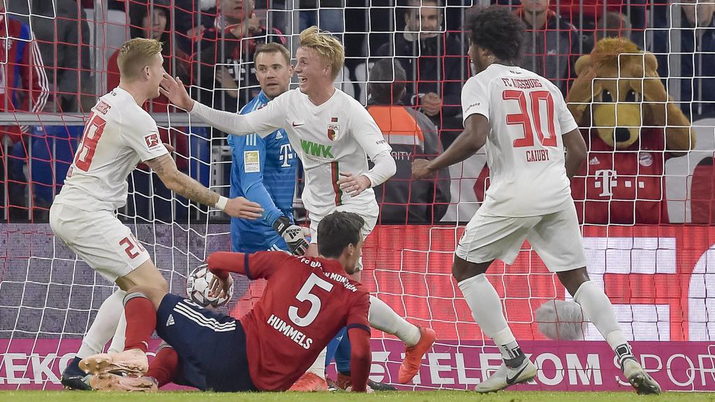 Jubel bei Felix Götze (AUGSBURG) nach dem Tor zum 1:1 waehrend dem Fussball Bundesliga Spiel FC Bayern Muenchen gegen 1. FC Augsburg am 5. Spieltag der Saison 2018/2019 in der Allianz Arena am 25. September 2018 in Muenchen. *** Jubilee at Felix Götz