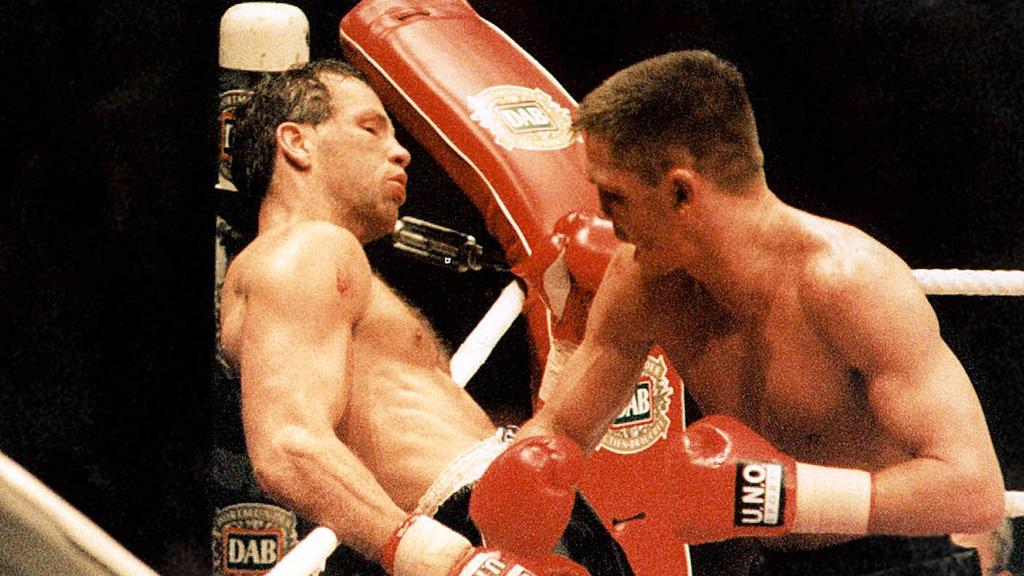 Henry Maske in Bedrängnis an den Ringseilen gegen den Berliner Rocchigiani (" Rocky ")