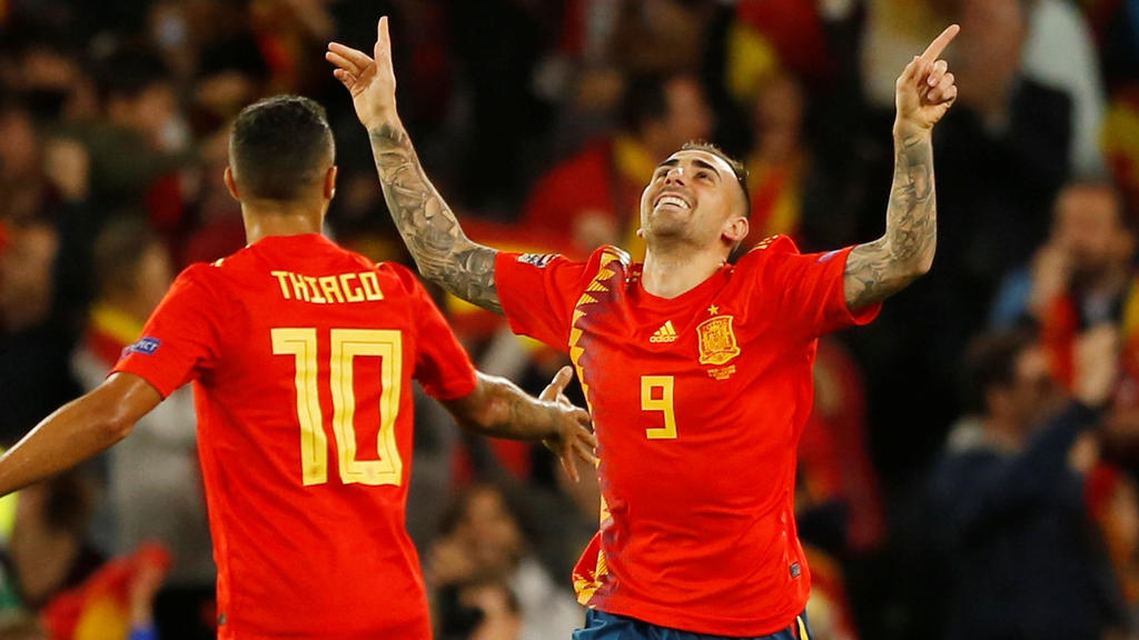 Soccer Football - UEFA Nations League - League A - Group 4 - Spain v England - Estadio Benito Villamarin, Seville, Spain - October 15, 2018 Spain's Paco Alcacer celebrates with Thiago Alcantara after scoring their first goal REUTERS/Marcelo Del Po